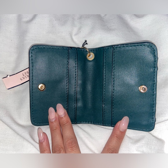 VICTORIA SECRET WALLET - HOLIDAY COLLECTION - Picture 3 of 3